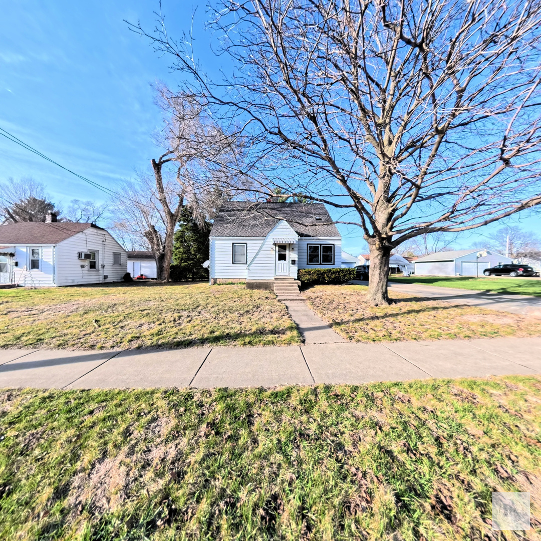 206 E 4th Street Property Photo 1