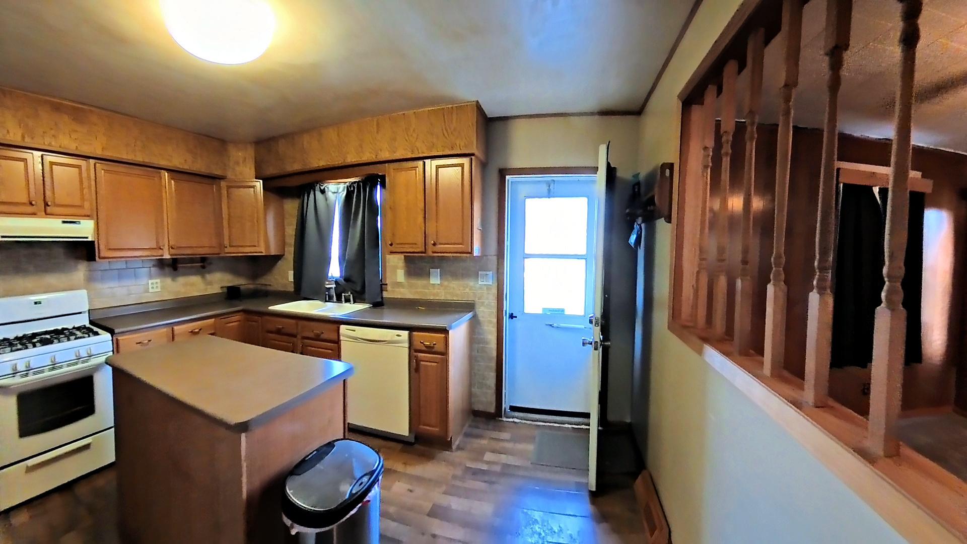 206 E 4th Street Property Photo 5