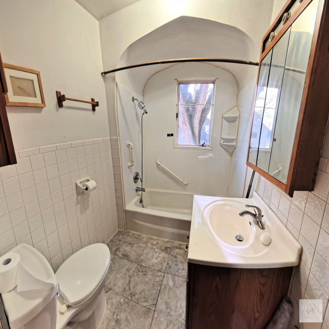 206 E 4th Street Property Photo 6