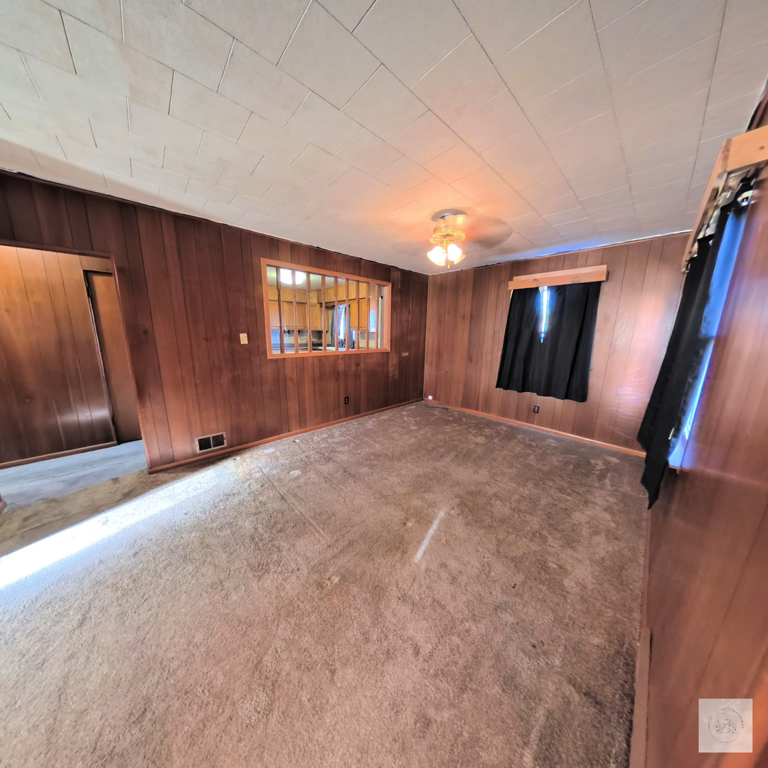 206 E 4th Street Property Photo 8