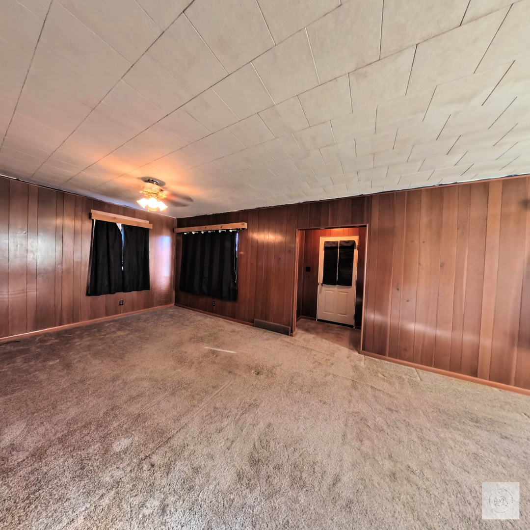 206 E 4th Street Property Photo 10