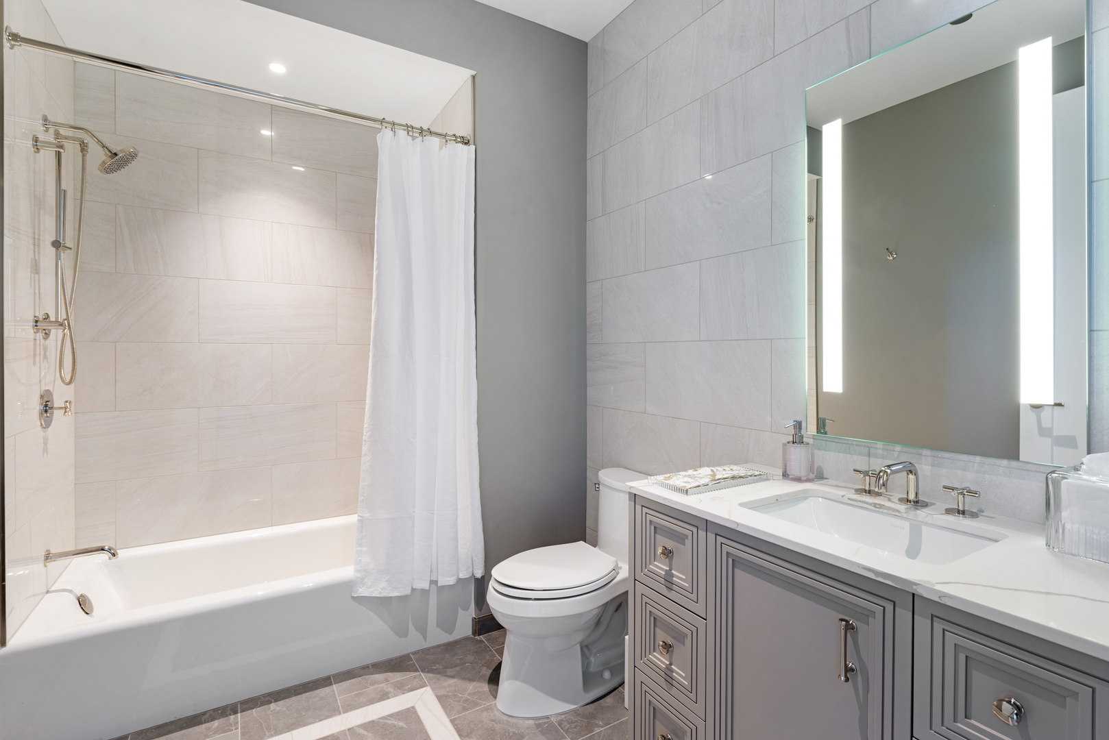 435 N Michigan Avenue 1803 Property Photo 19