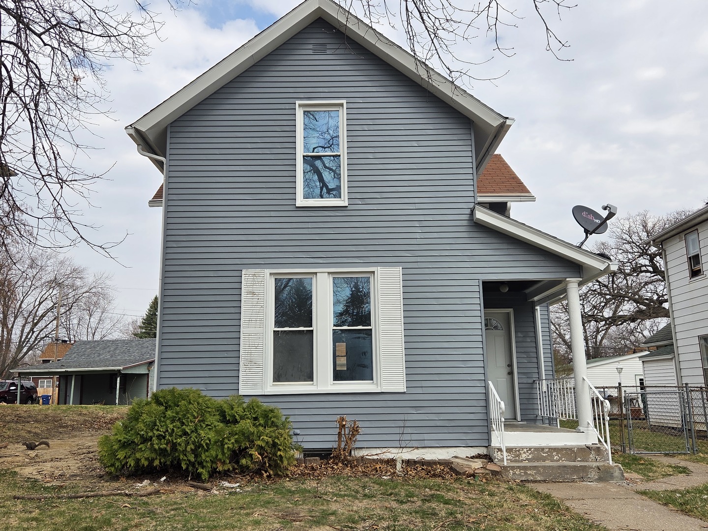 916 E 14th Street Property Photo 1