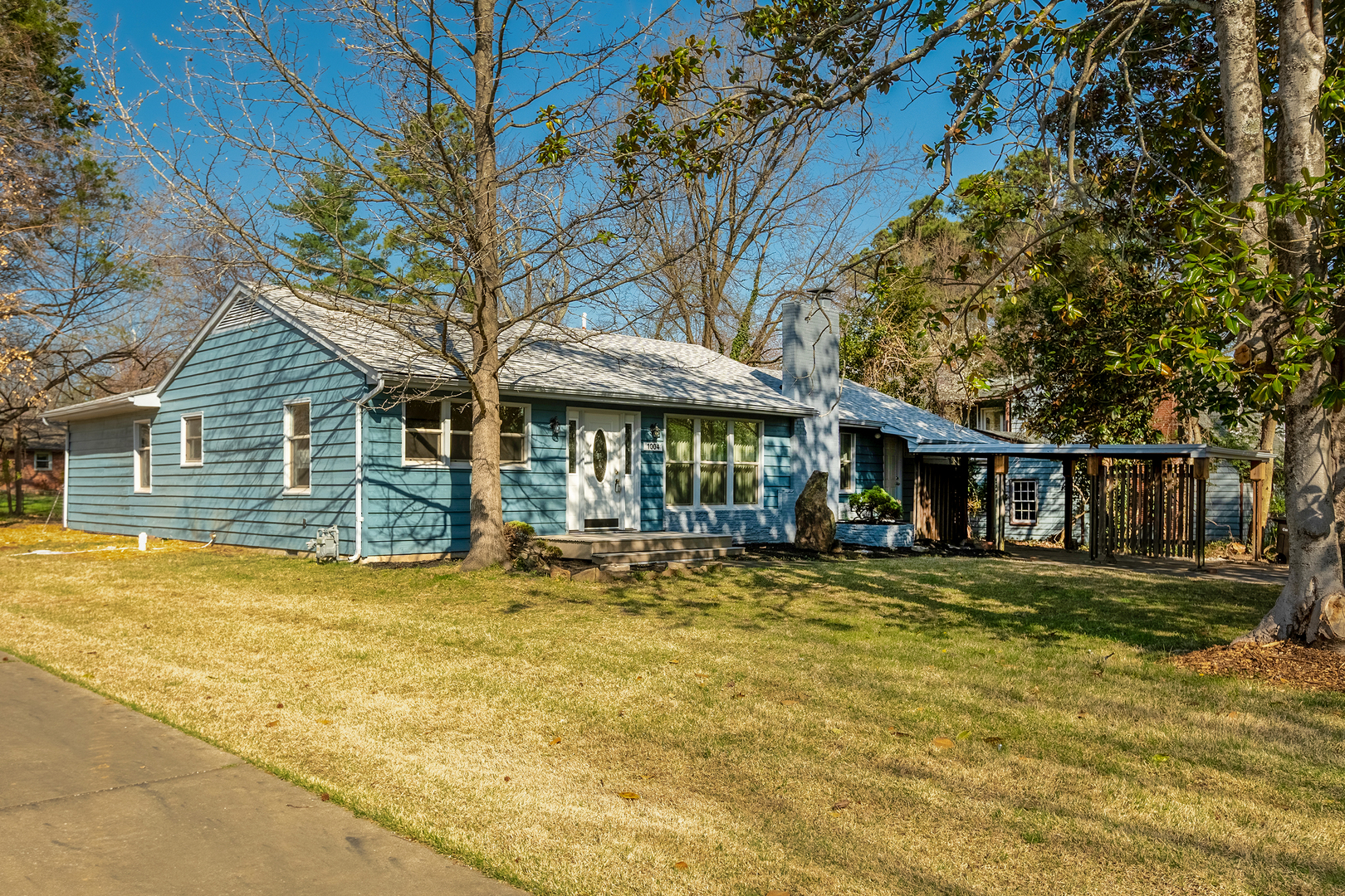 1004 S Taylor Drive Property Photo 1