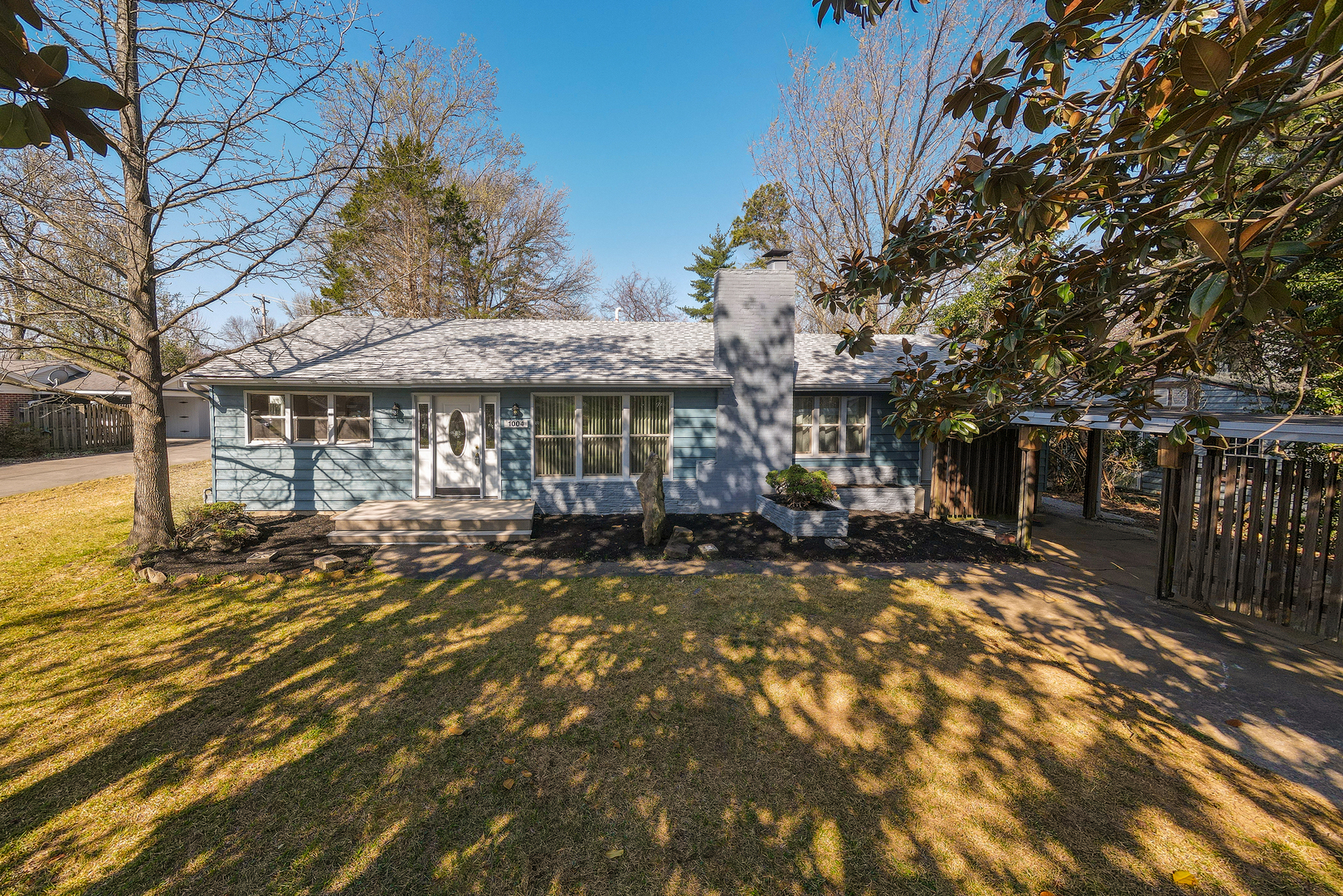 1004 S Taylor Drive Property Photo 2