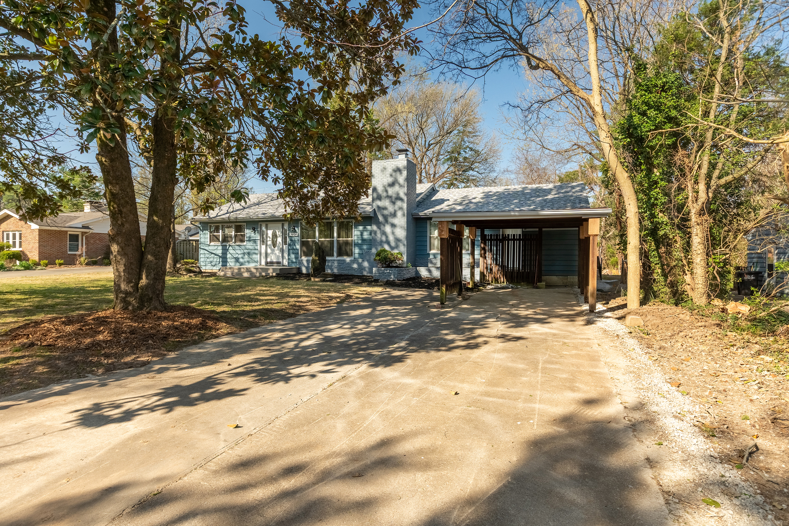 1004 S Taylor Drive Property Photo 3