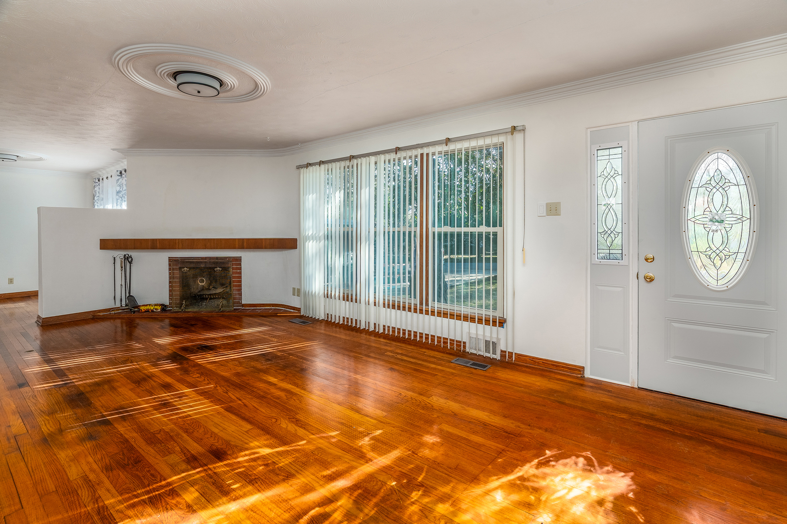 1004 S Taylor Drive Property Photo 6