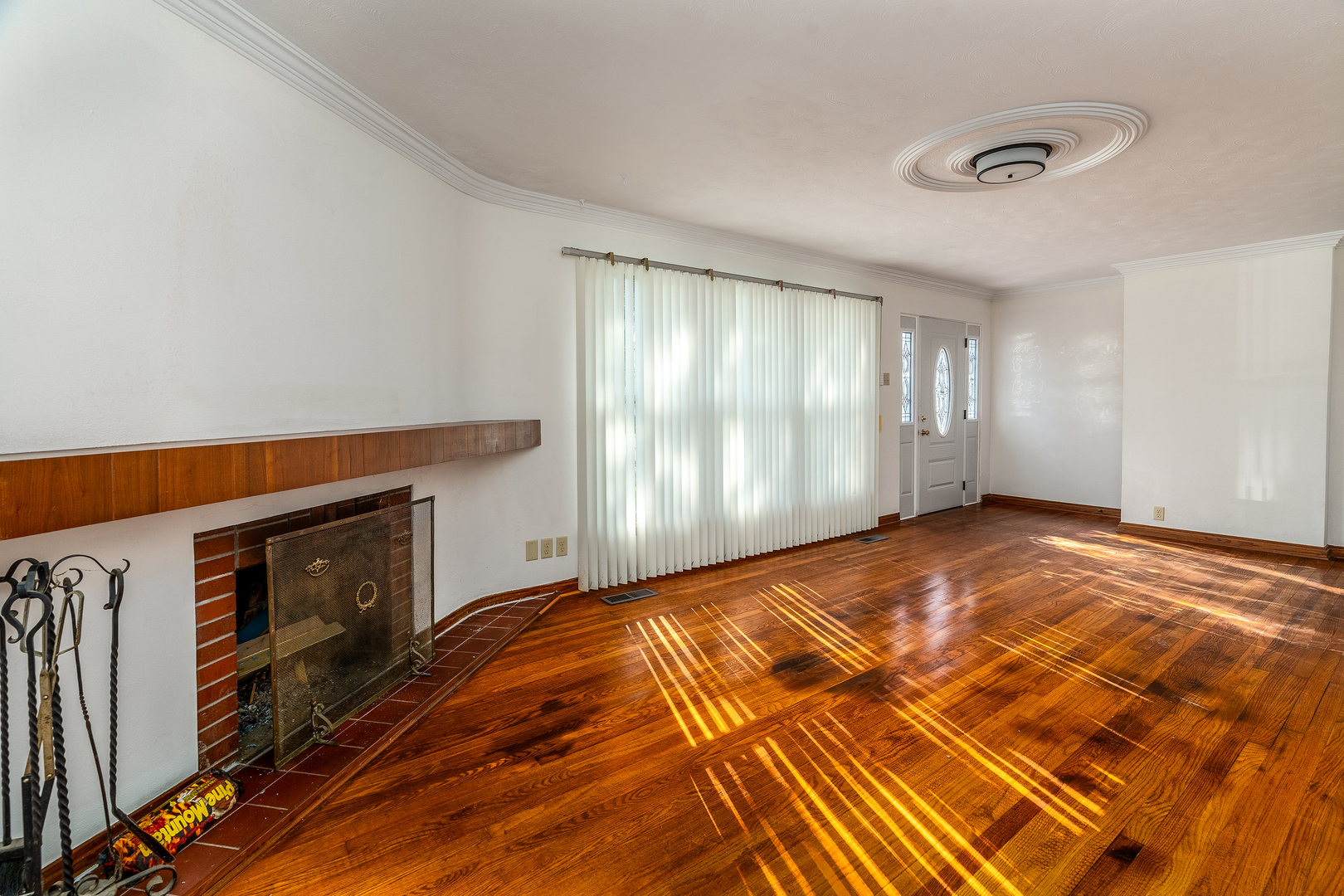 1004 S Taylor Drive Property Photo 7