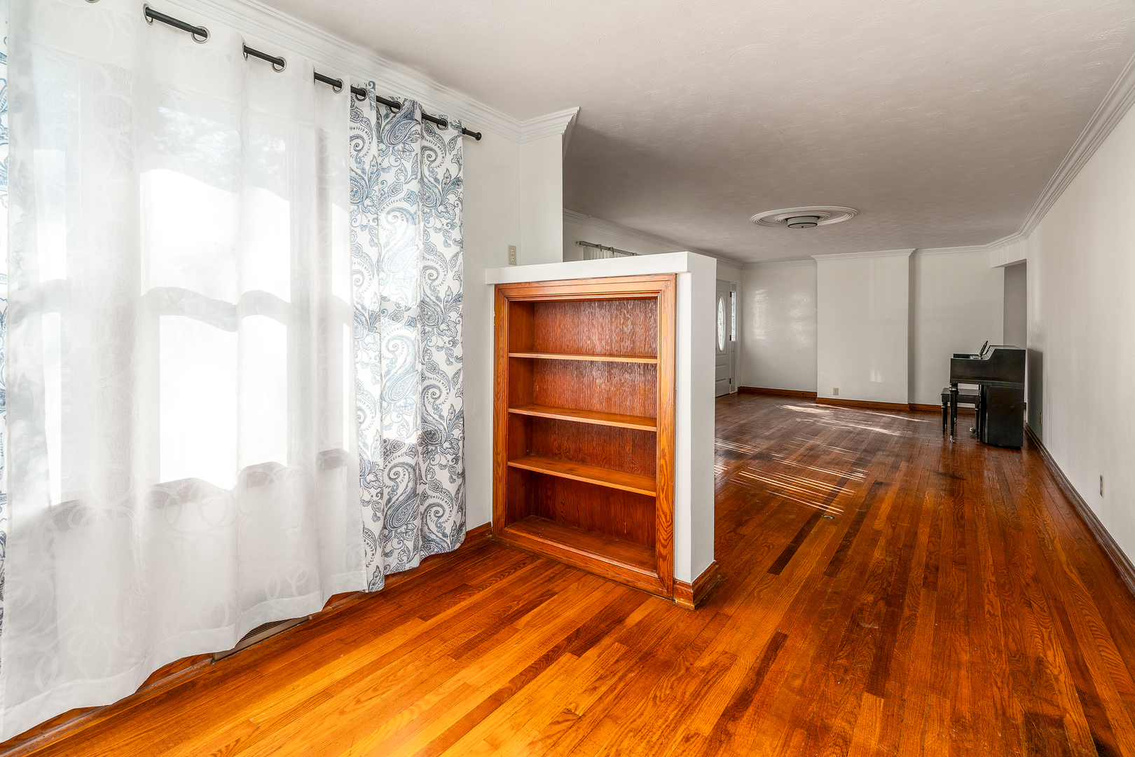 1004 S Taylor Drive Property Photo 8