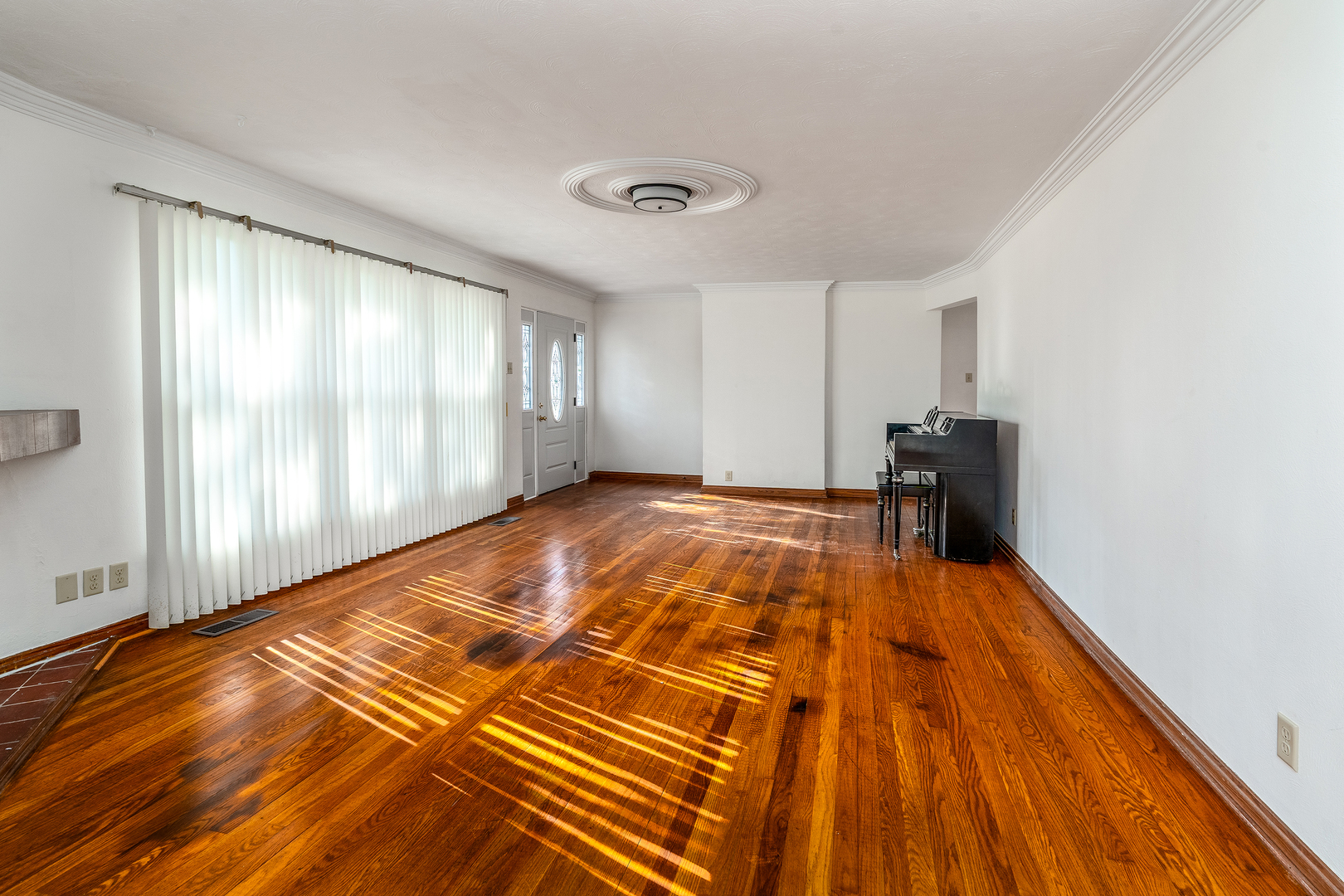 1004 S Taylor Drive Property Photo 9