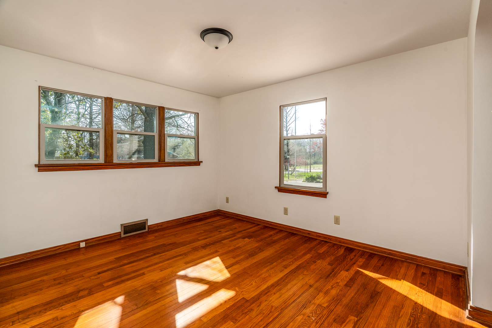 1004 S Taylor Drive Property Photo 34