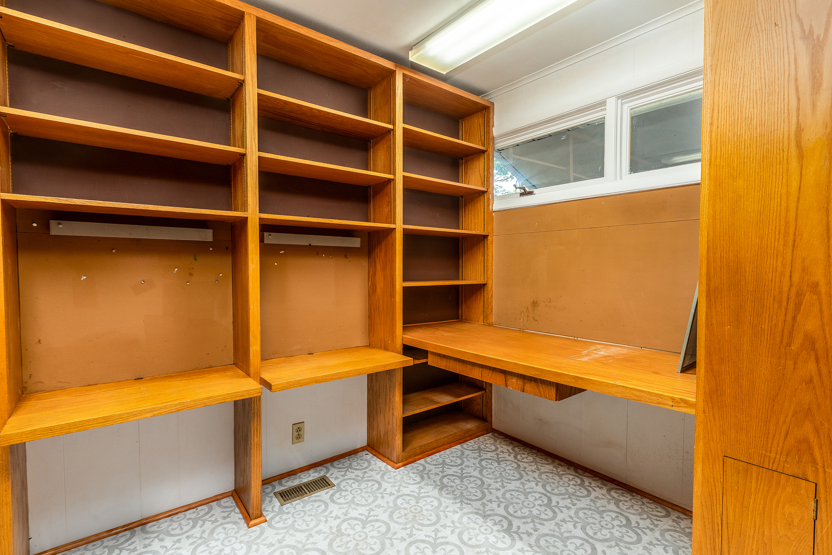 1004 S Taylor Drive Property Photo 37