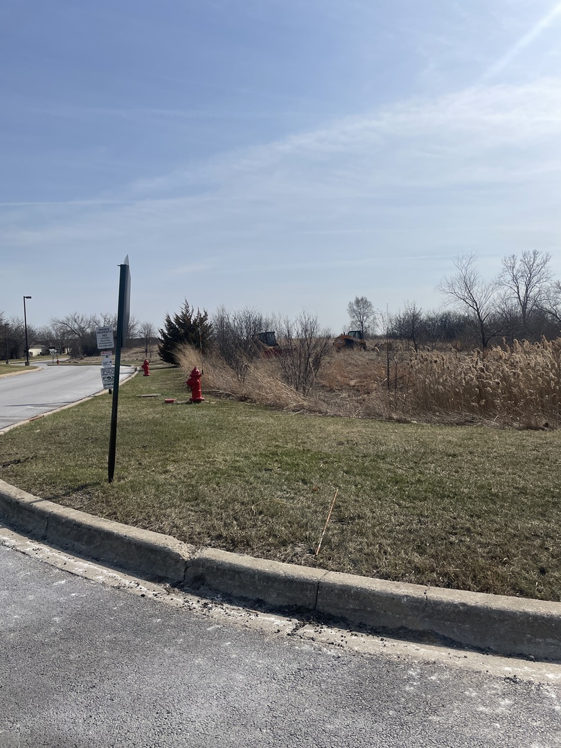 1055 E Grand Avenue Property Photo 1