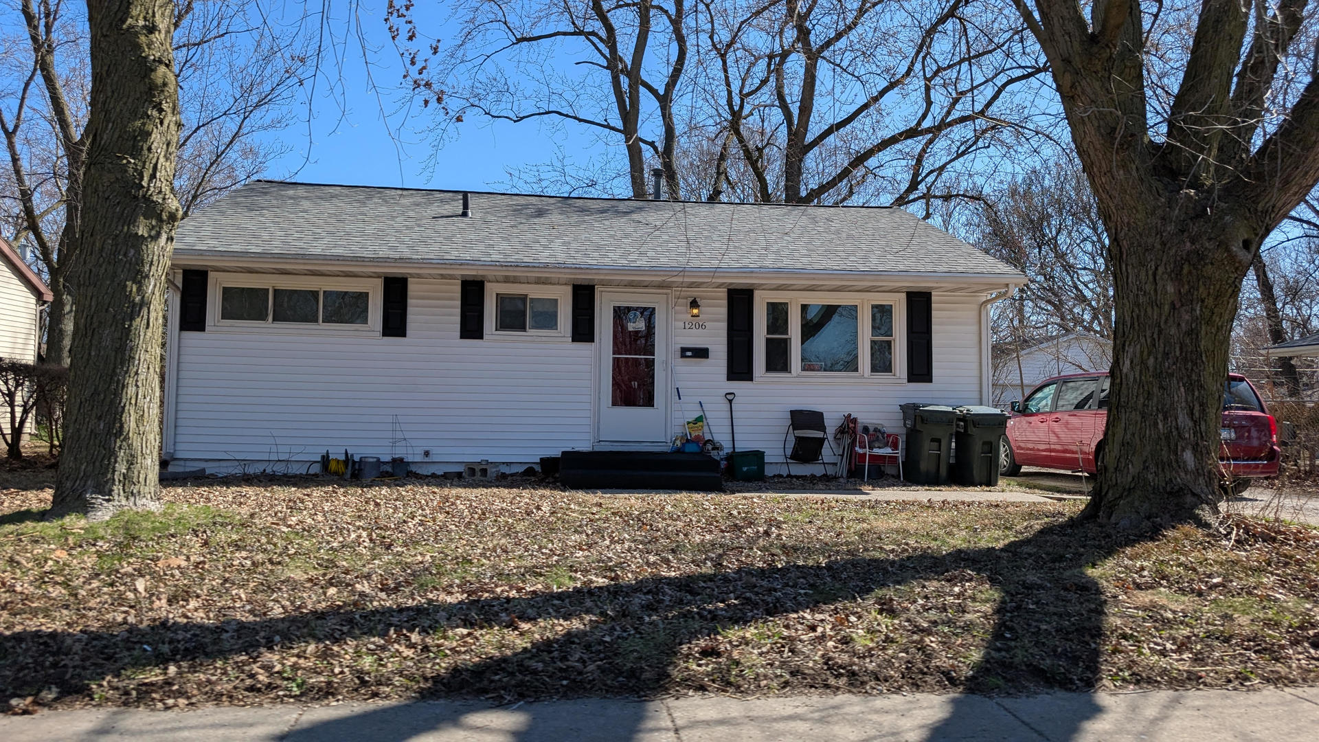 1206 N Lincoln Avenue Property Photo 1