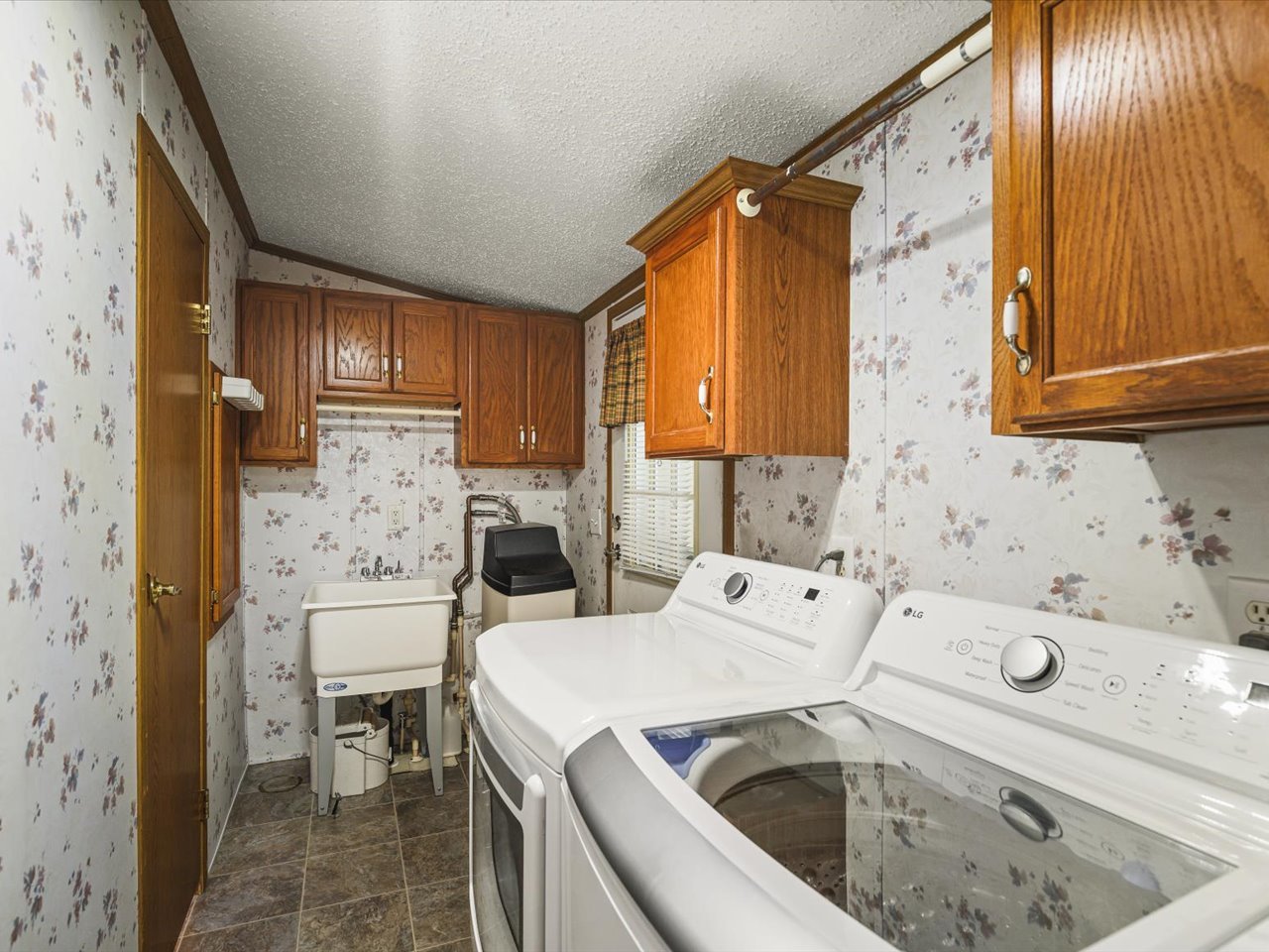 5410 Autumnash Lane Property Photo 19