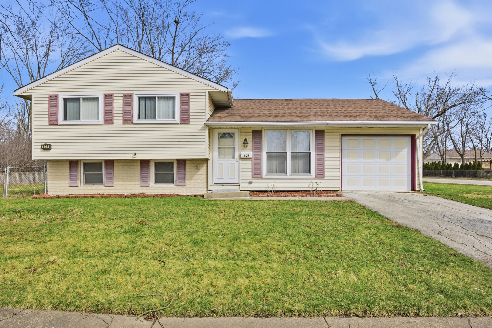 105 E Center Street Property Photo 1