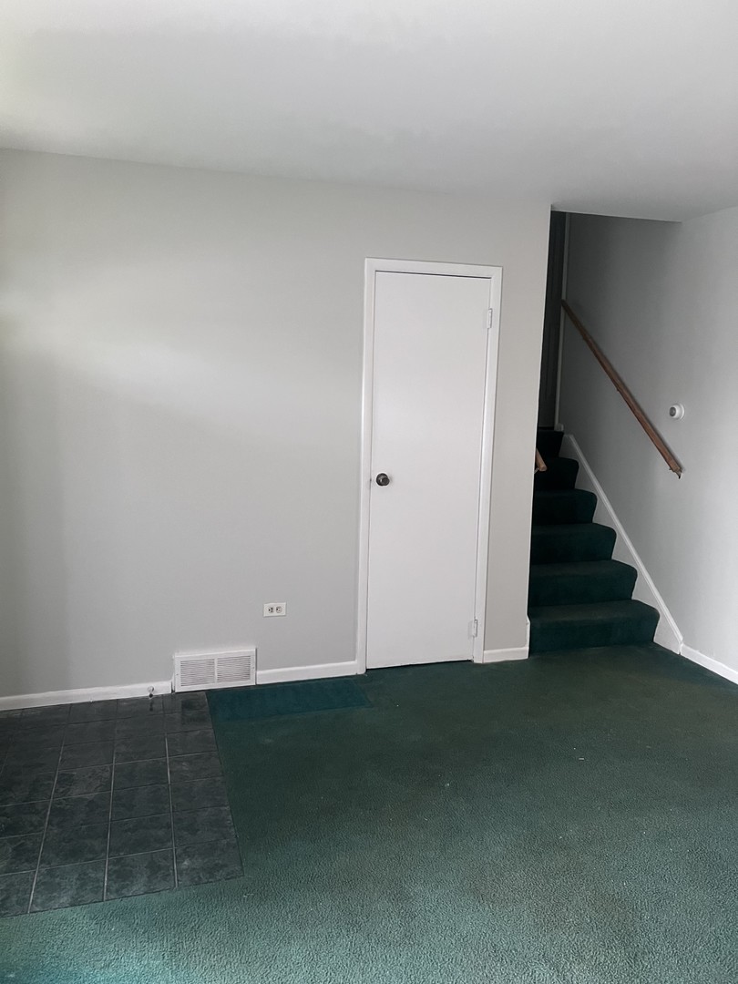 105 E Center Street Property Photo 4