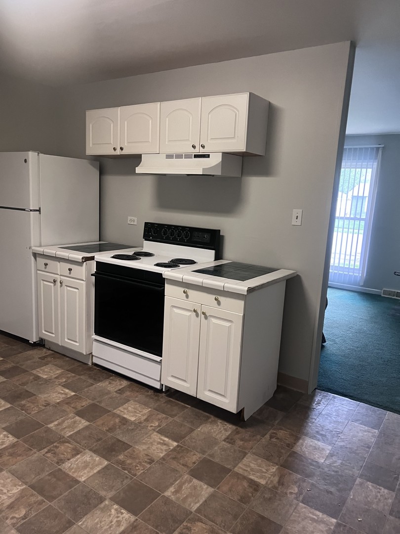 105 E Center Street Property Photo 5