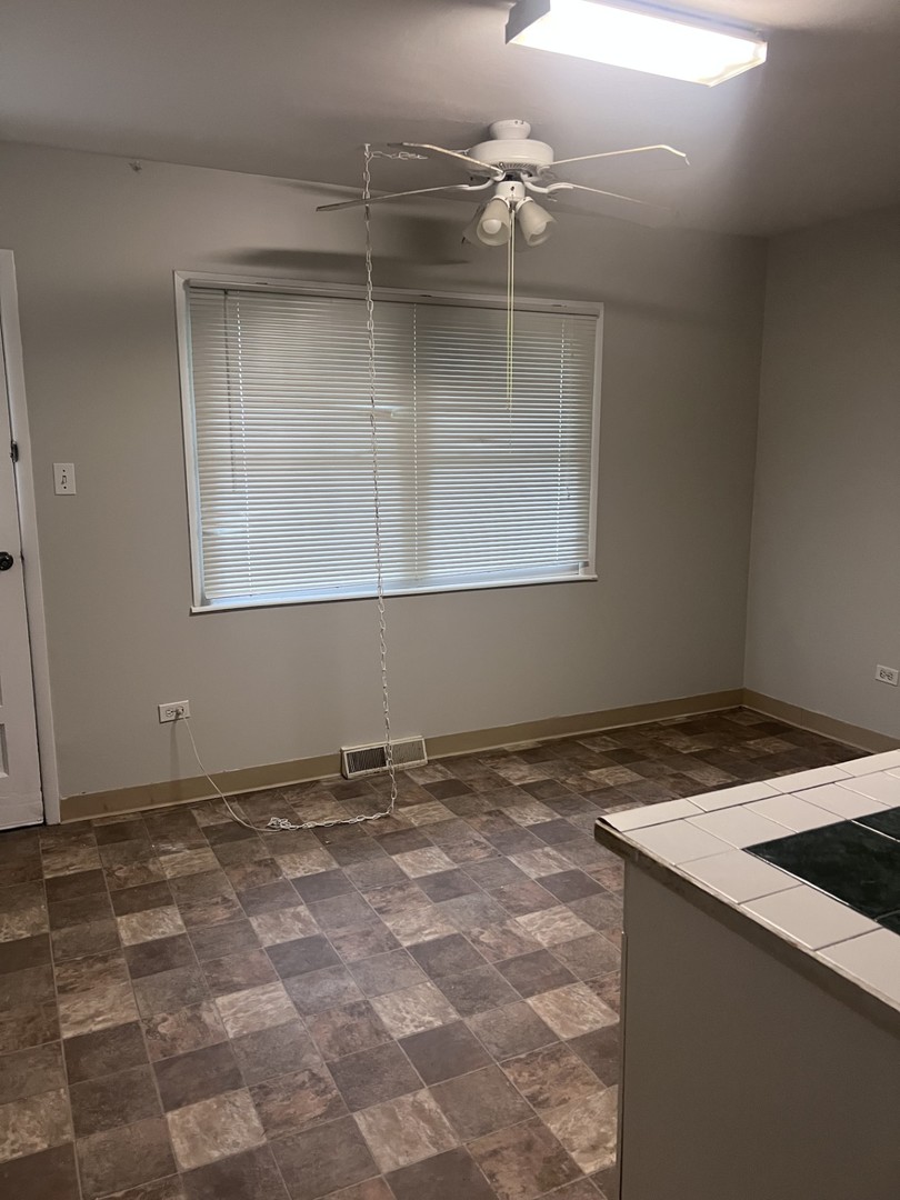 105 E Center Street Property Photo 6
