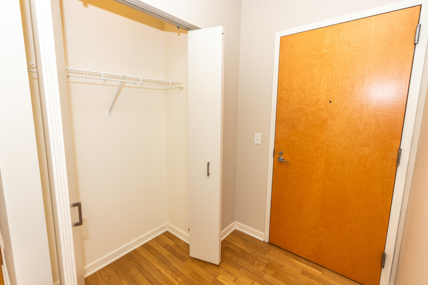 330 W Grand Avenue 1802 Property Photo 3