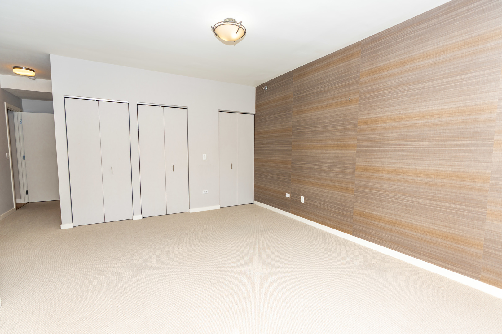 330 W Grand Avenue 1802 Property Photo 6