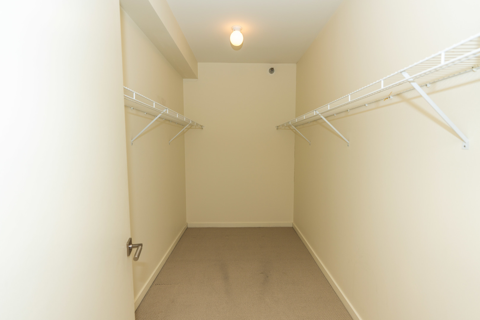 330 W Grand Avenue 1802 Property Photo 8