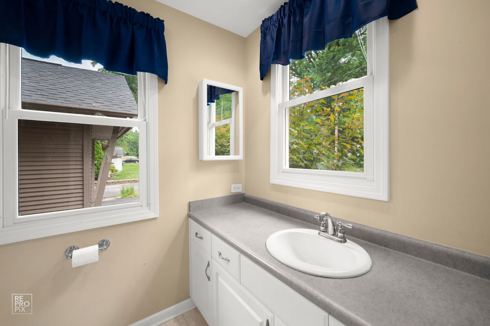 3315 S Riverdale Road Property Photo 14