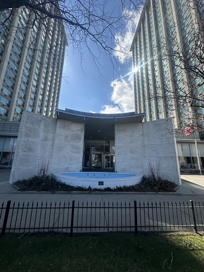 3600 N Lake Shore Drive 1624 Property Photo 1