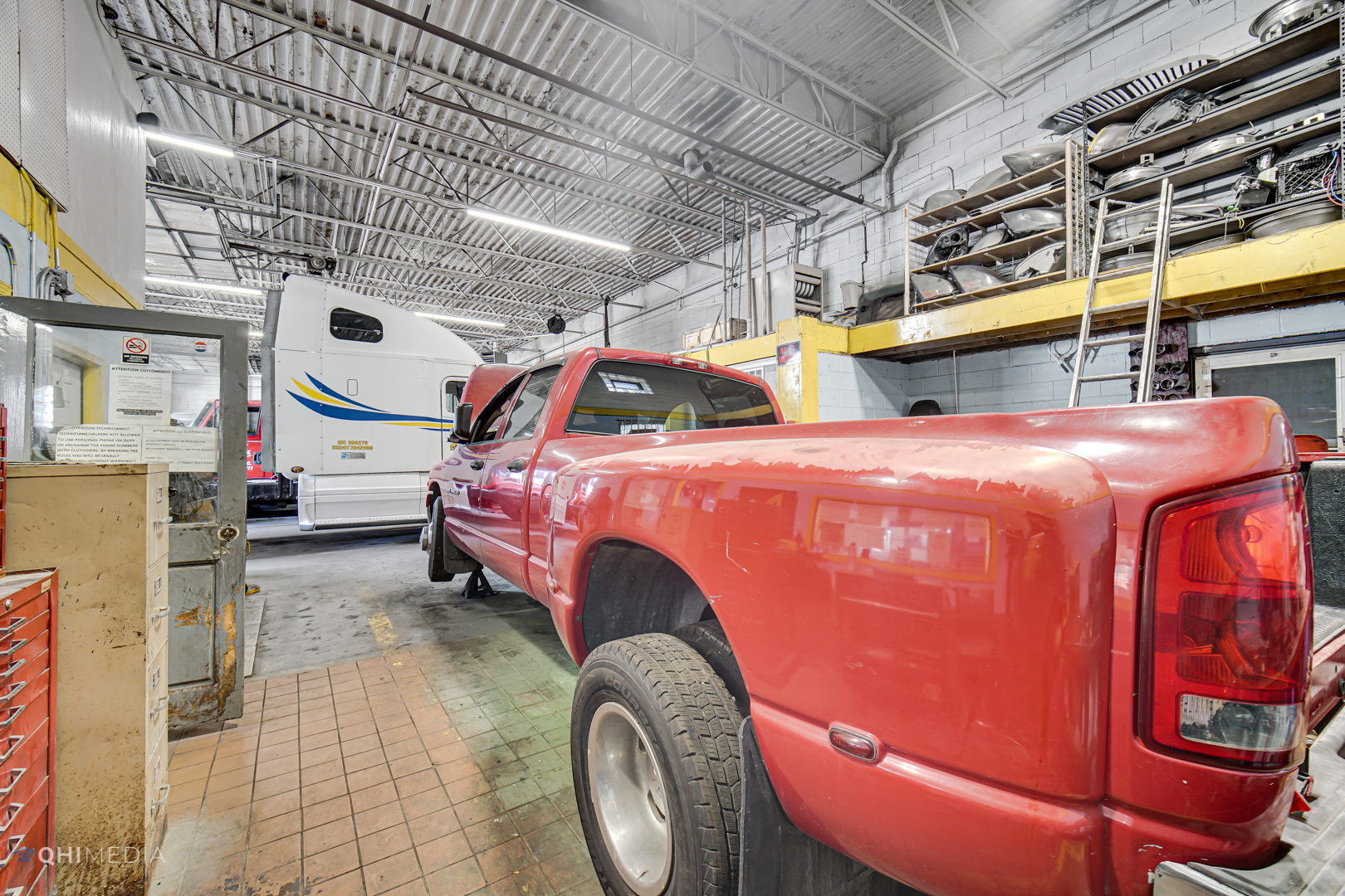 15500 Vincennes Road Property Photo 9