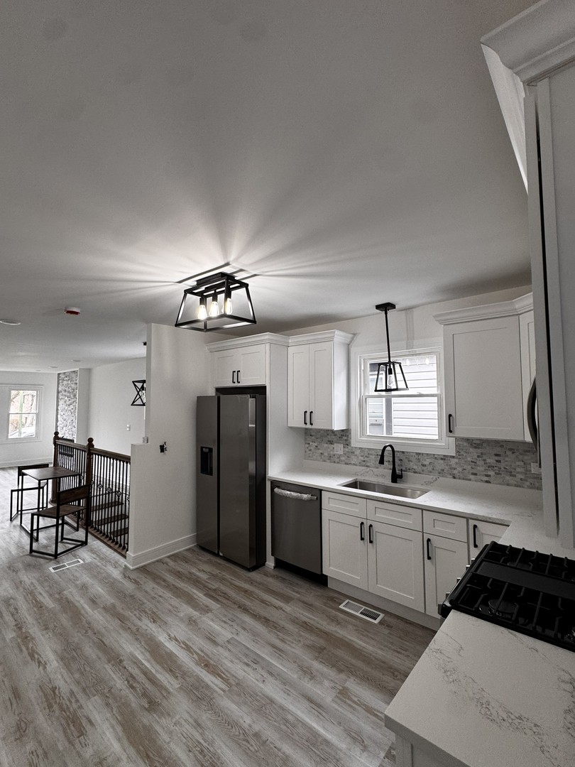 117 W 103rd Place Property Photo 8