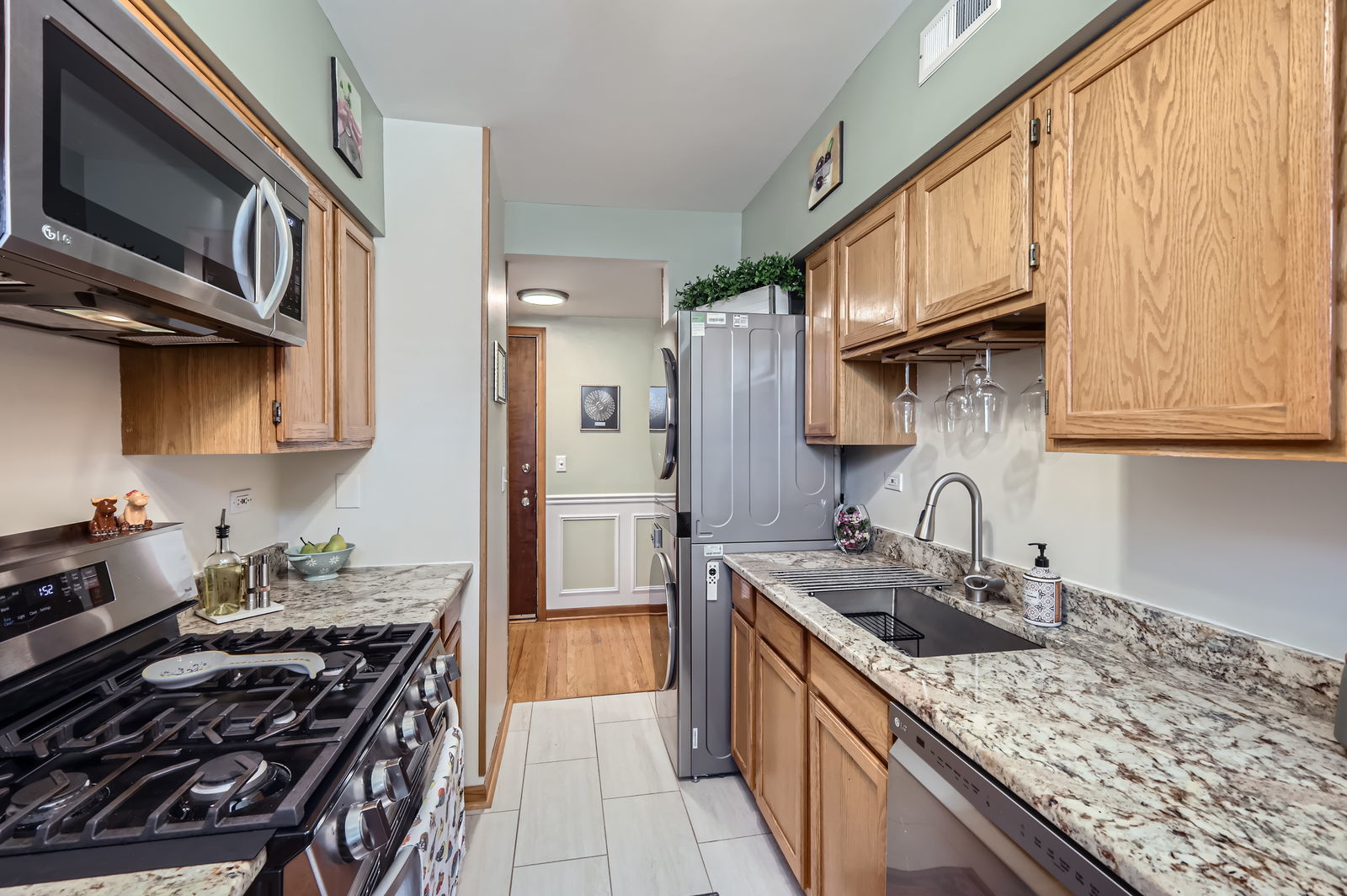 28 S 6th Avenue 1d Property Photo 8