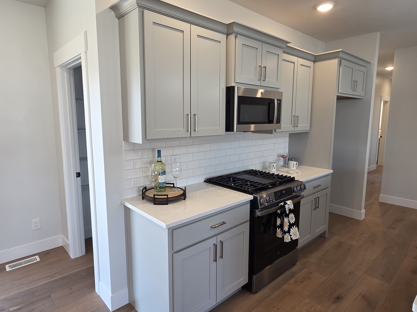 2905 Binghamton Lane Property Photo 6