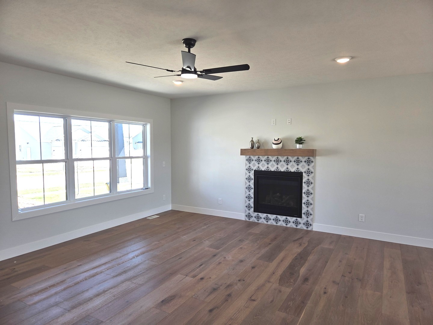2905 Binghamton Lane Property Photo 12