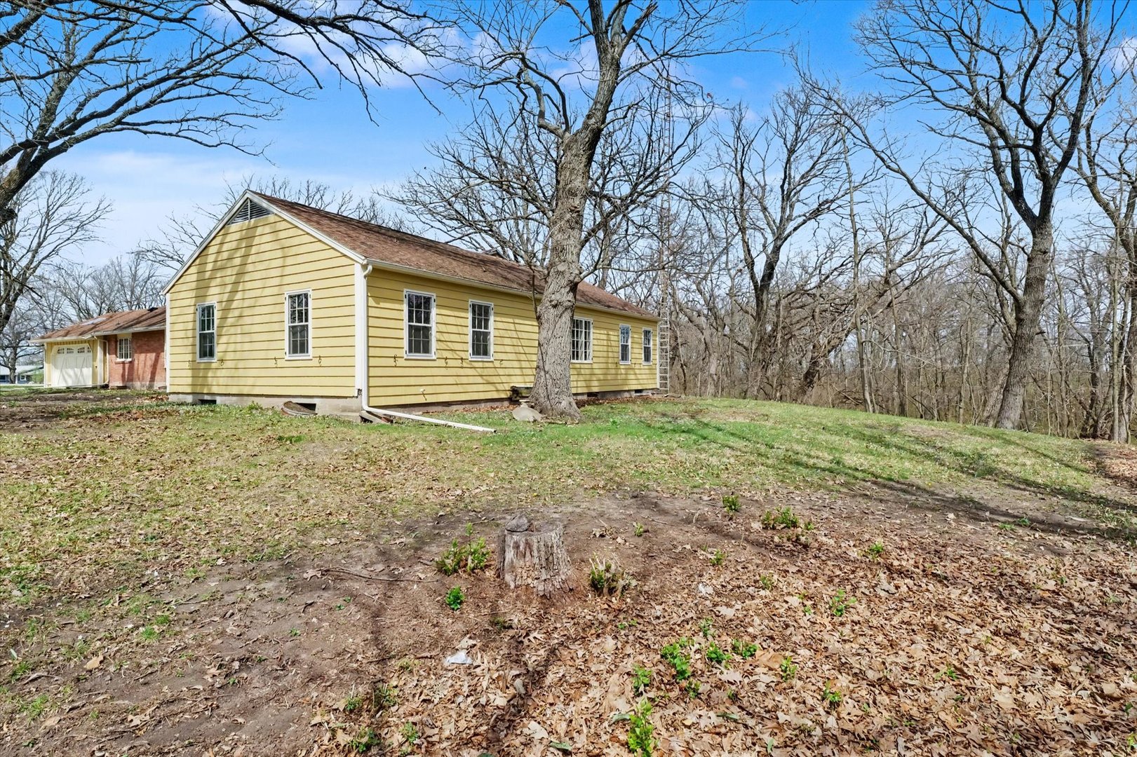 404 Oak Drive Property Photo 2