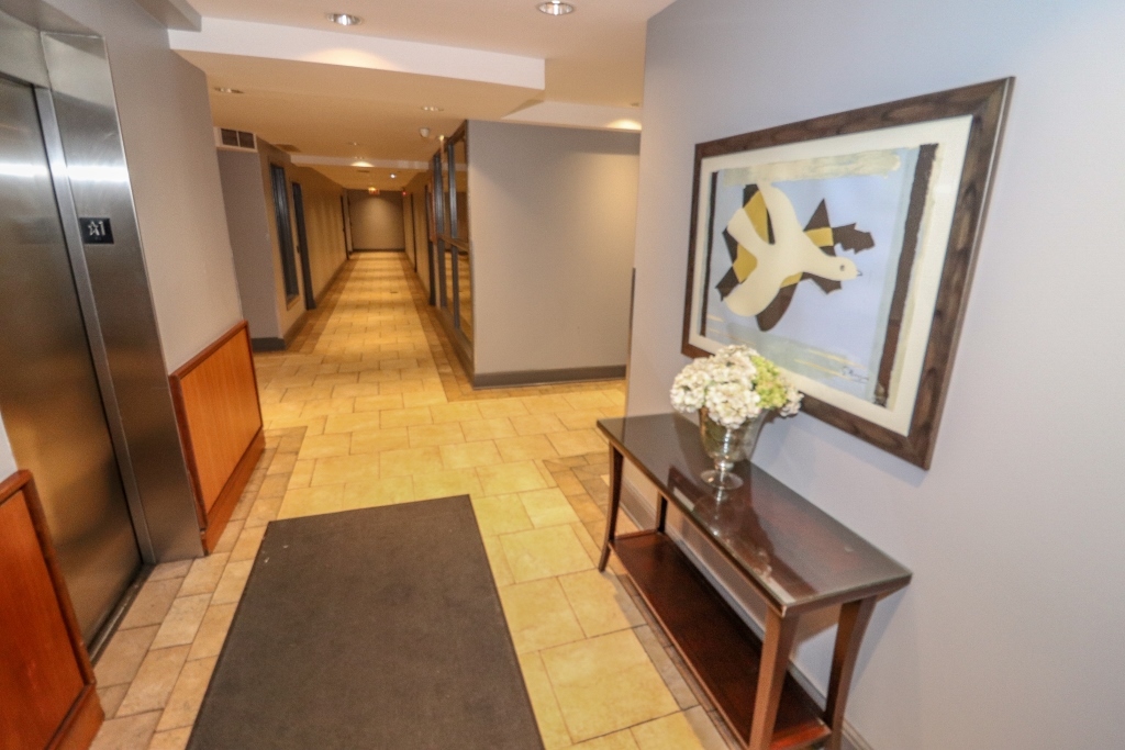 6030 N Sheridan Road 2011 Property Photo 15