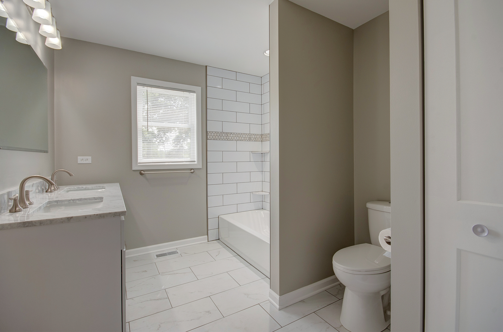 394 W 3rd Street Property Photo 17