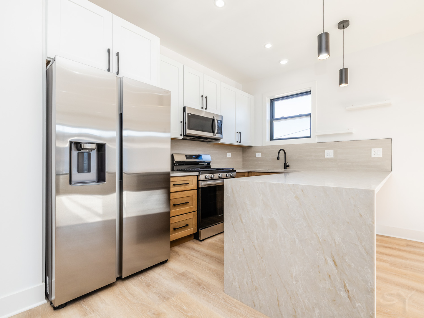 3327 W Division Street Property Photo 5