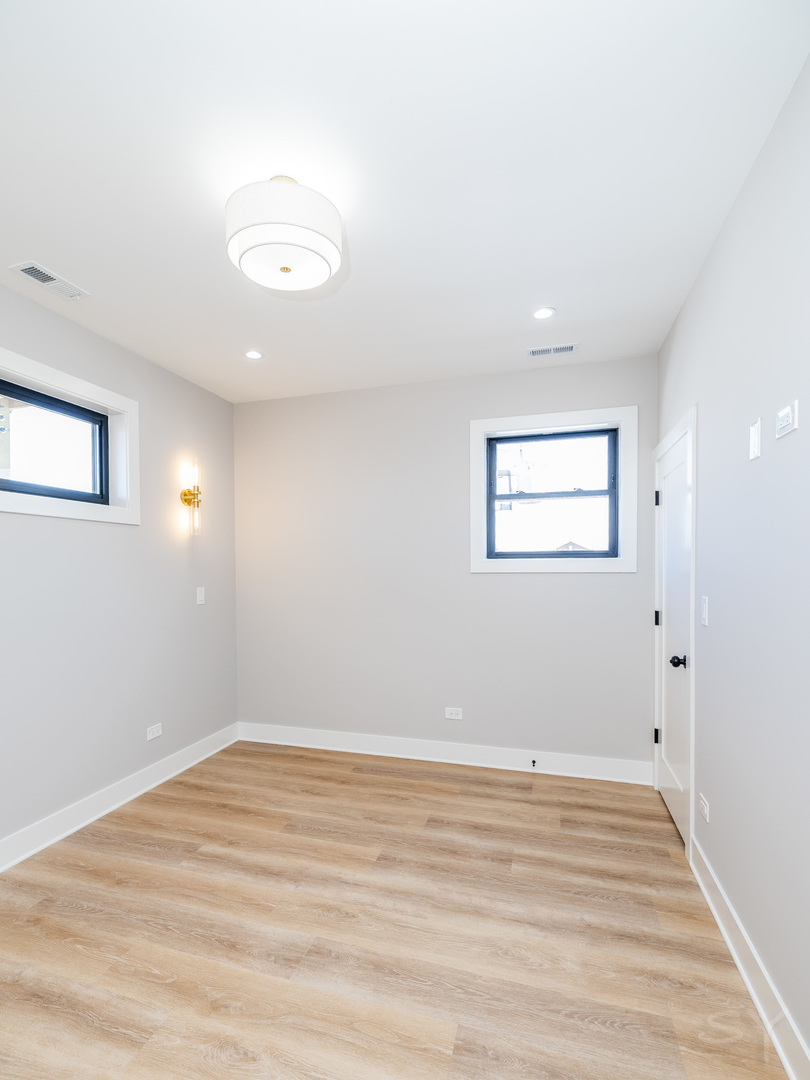 3327 W Division Street Property Photo 18