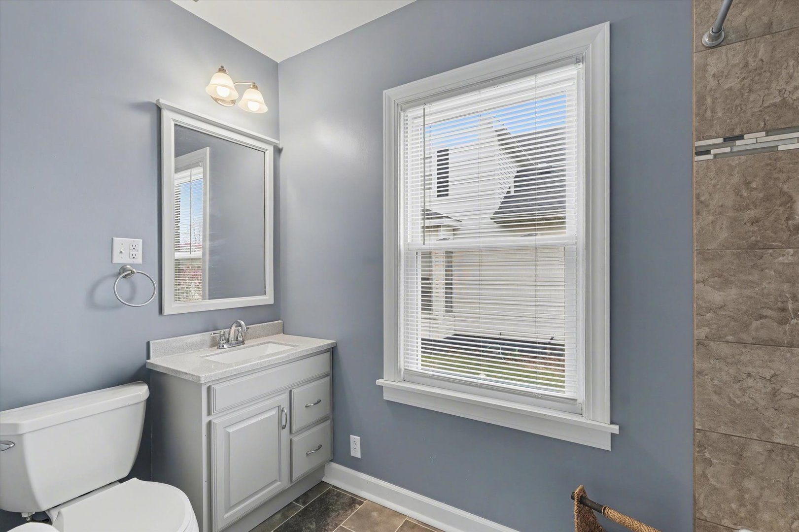 324 S Sangamon Avenue Property Photo 25