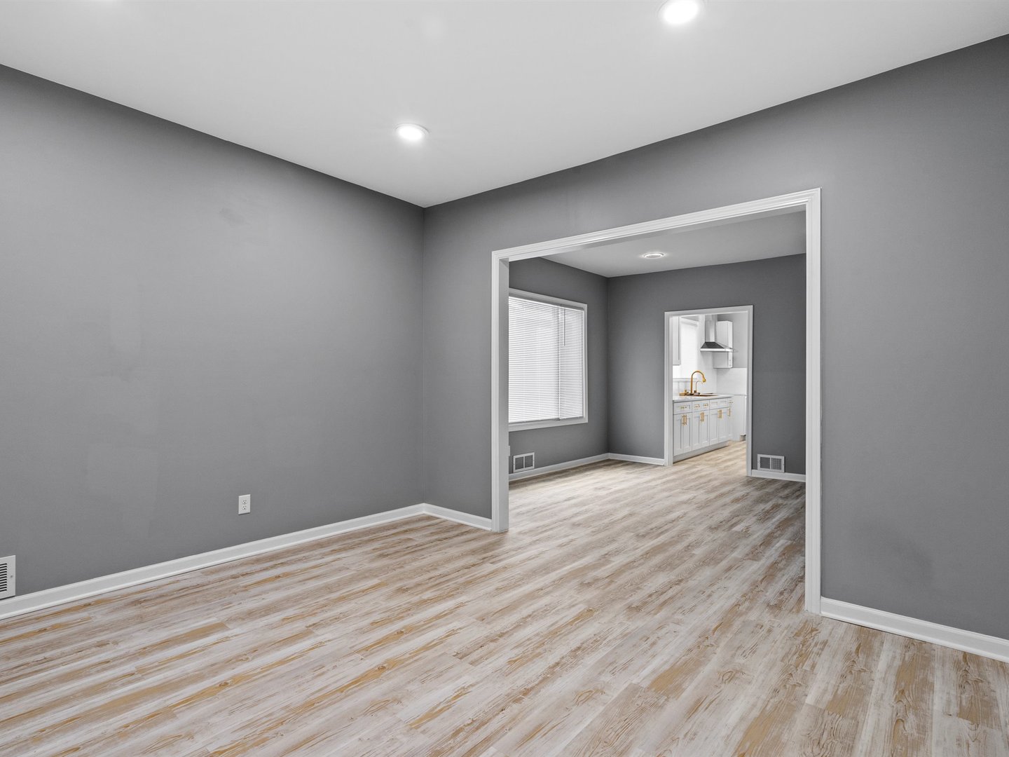 319 156th Place Property Photo 4