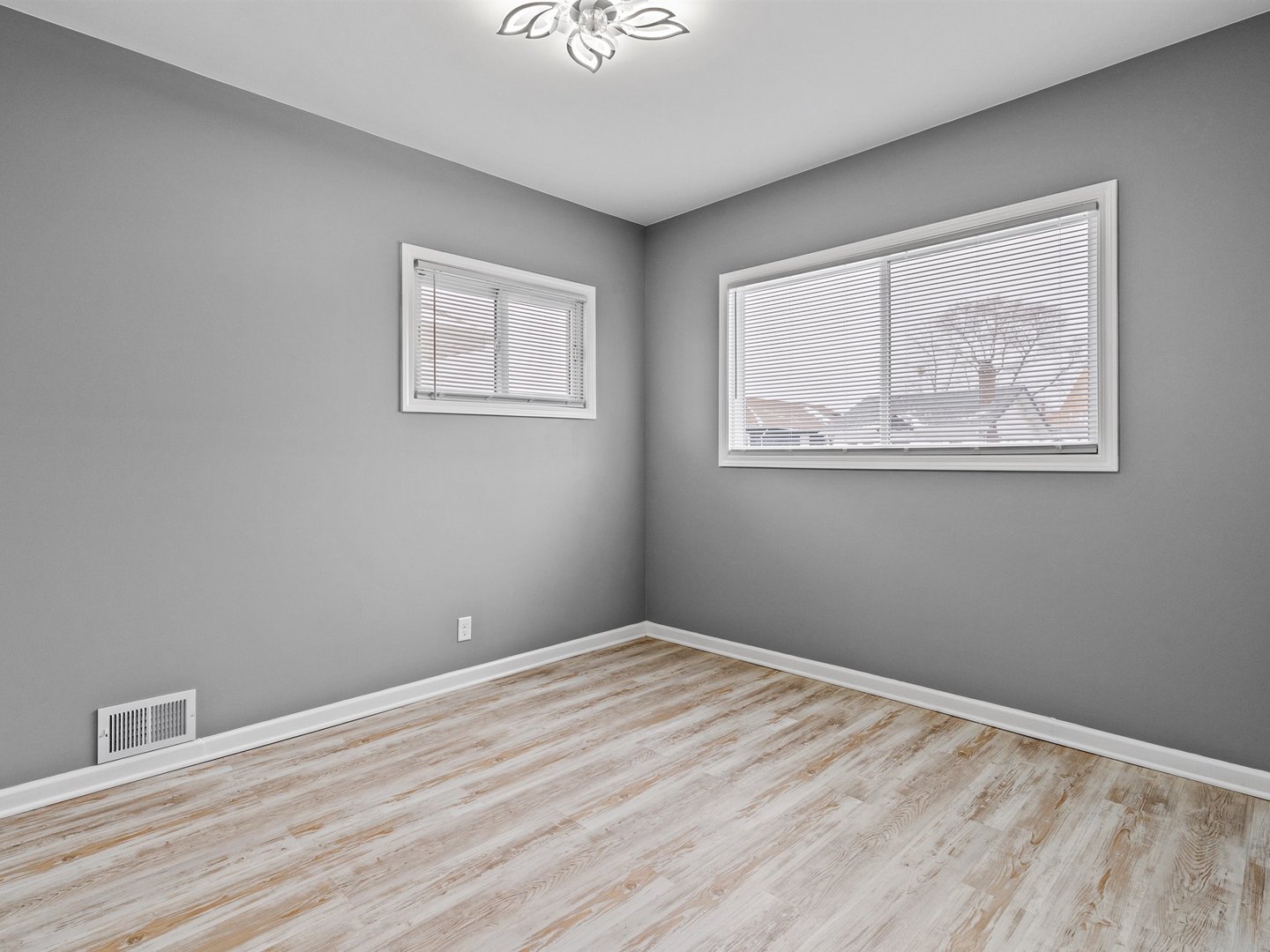 319 156th Place Property Photo 6