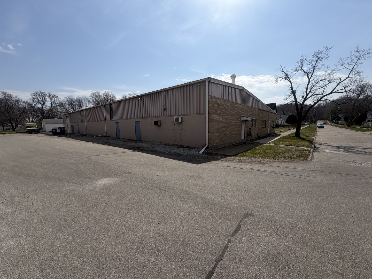 202 43rd Street Property Photo 3