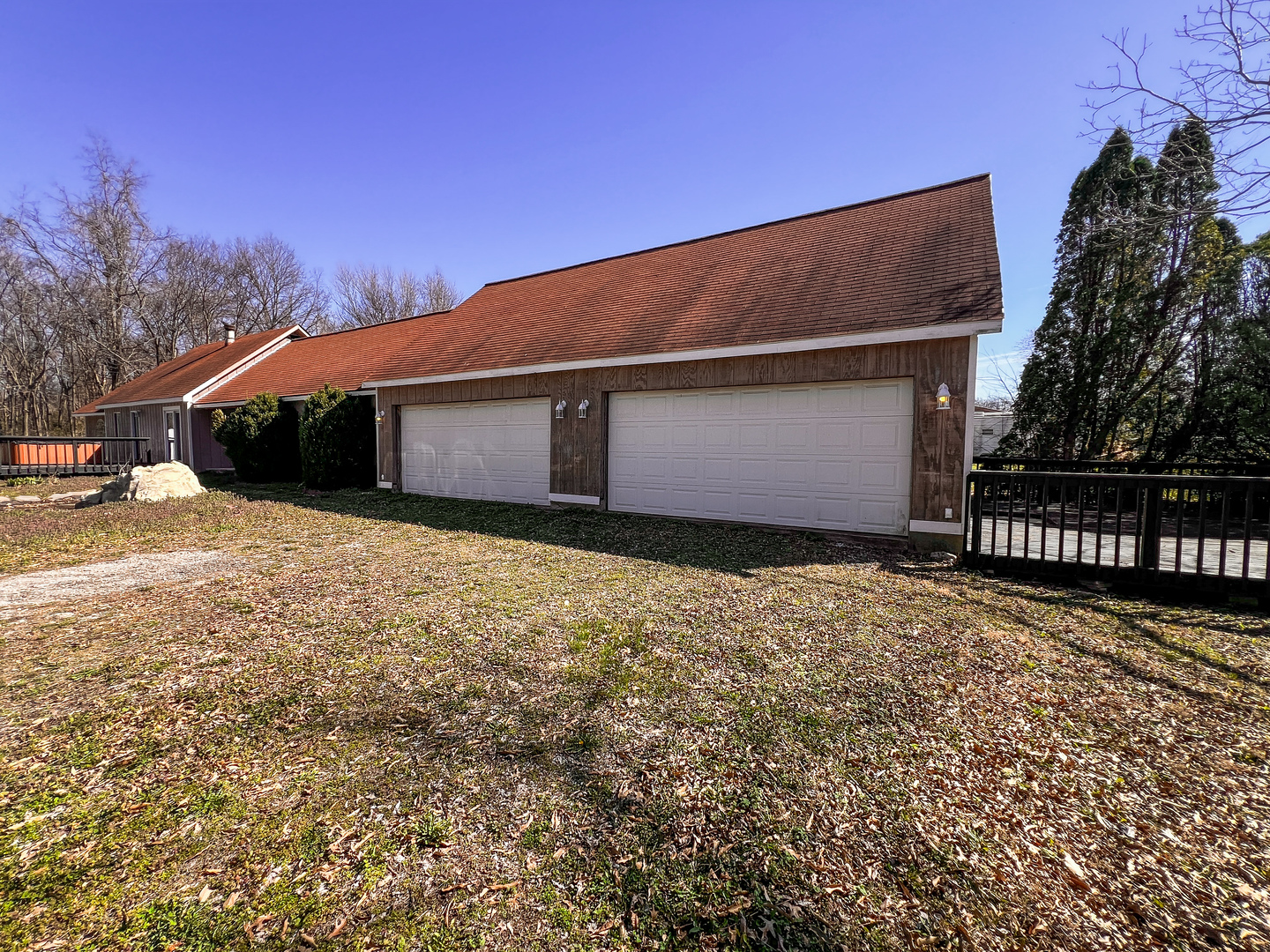 21604 Fox Drive Property Photo 2