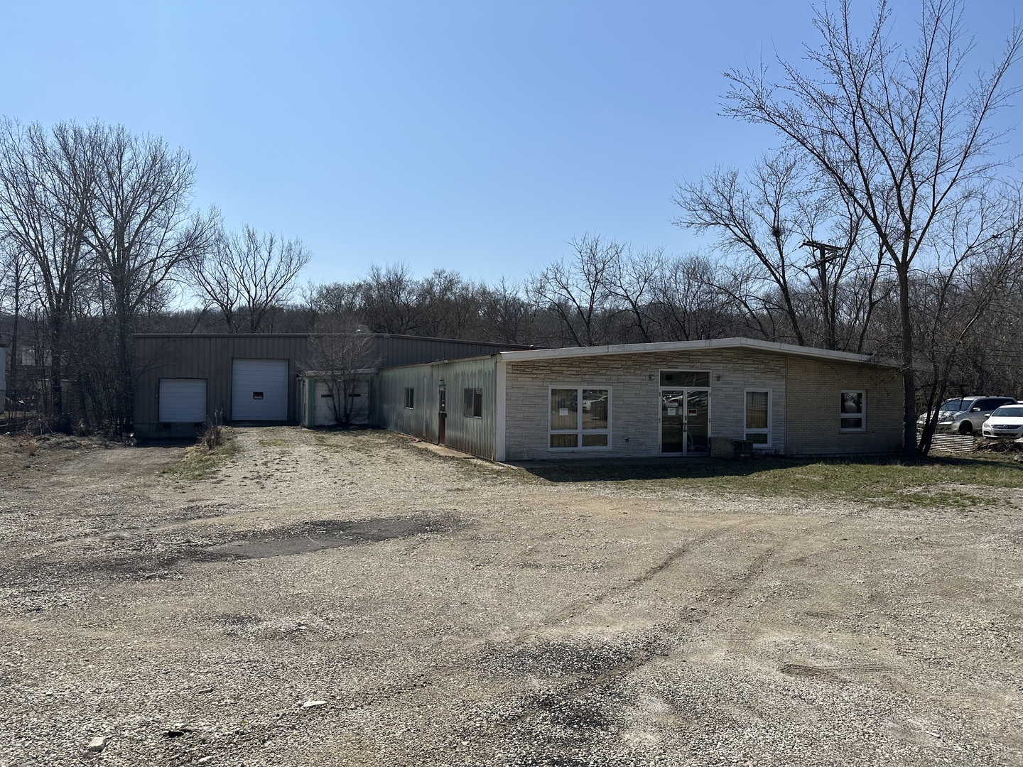 1035 W Algonquin Road Property Photo 1