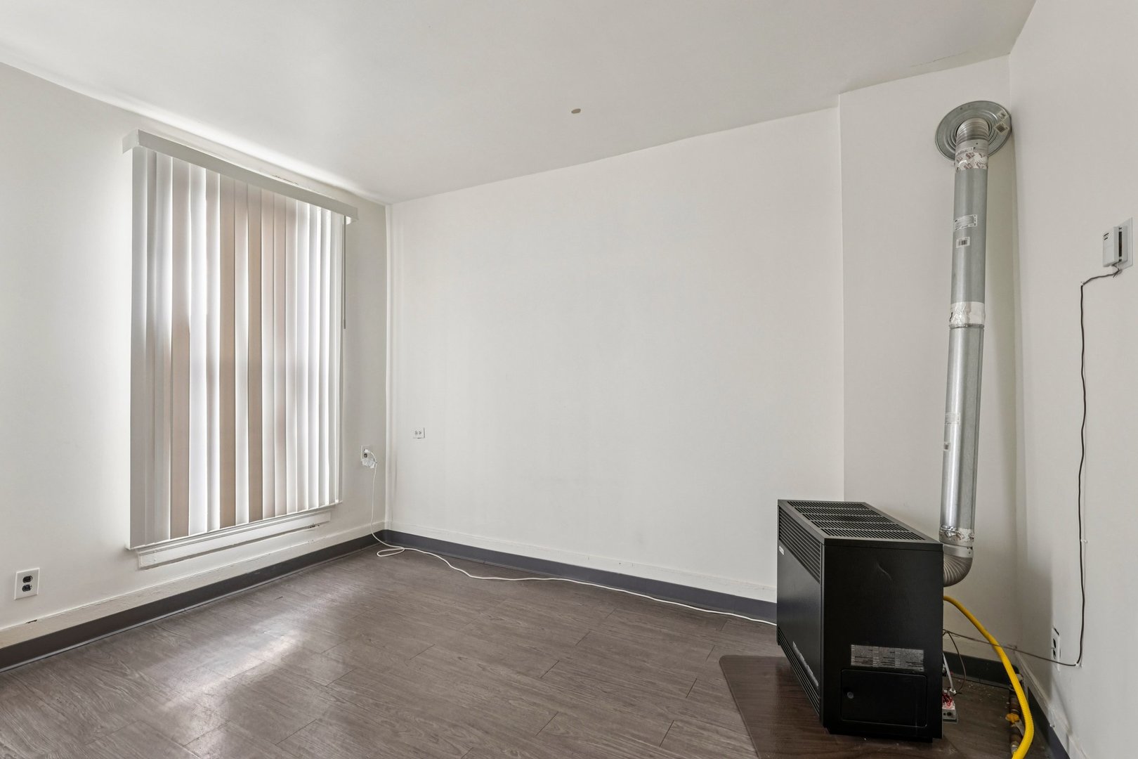 1908 S Loomis Street Property Photo 2