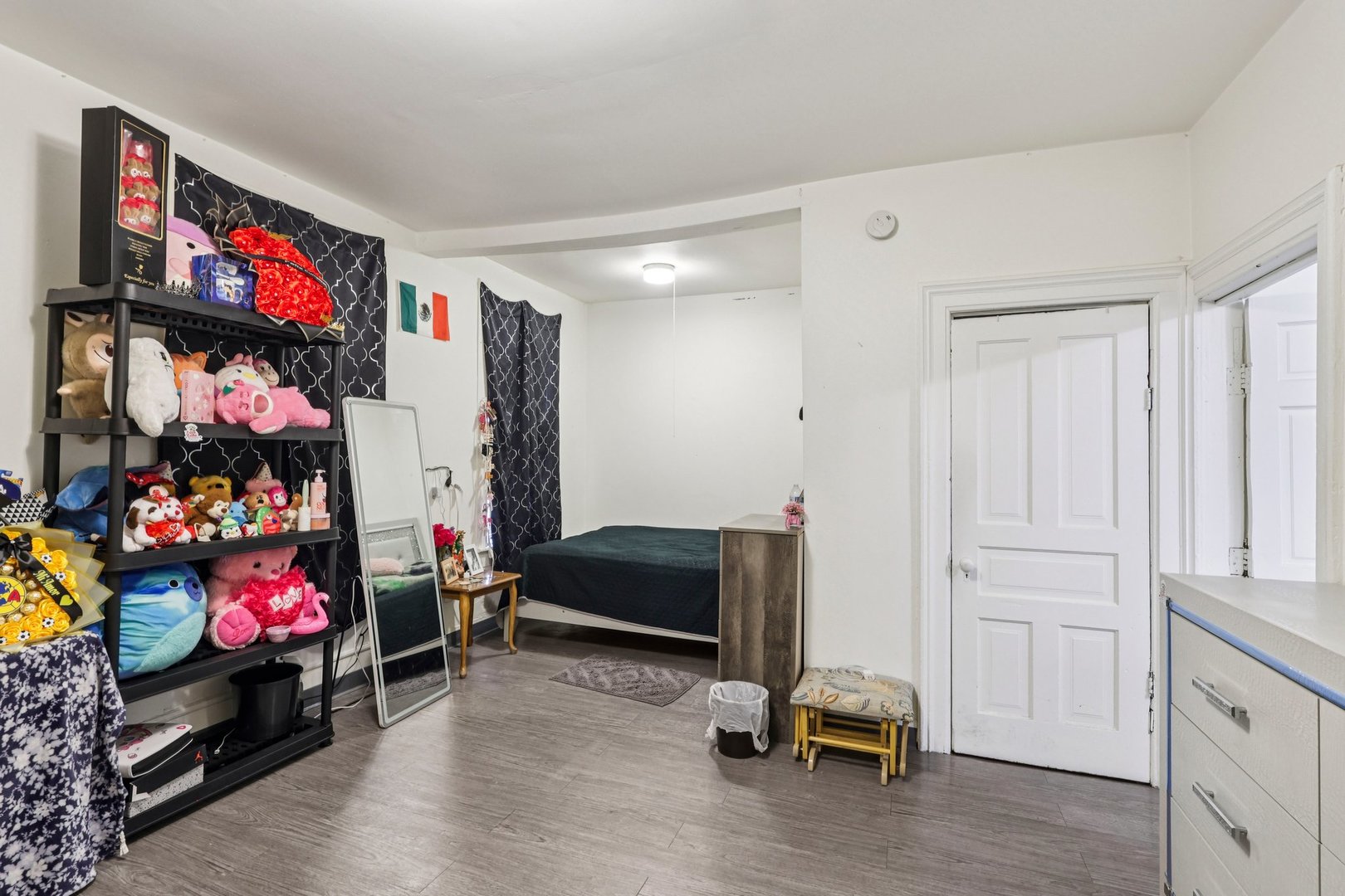 1908 S Loomis Street Property Photo 6