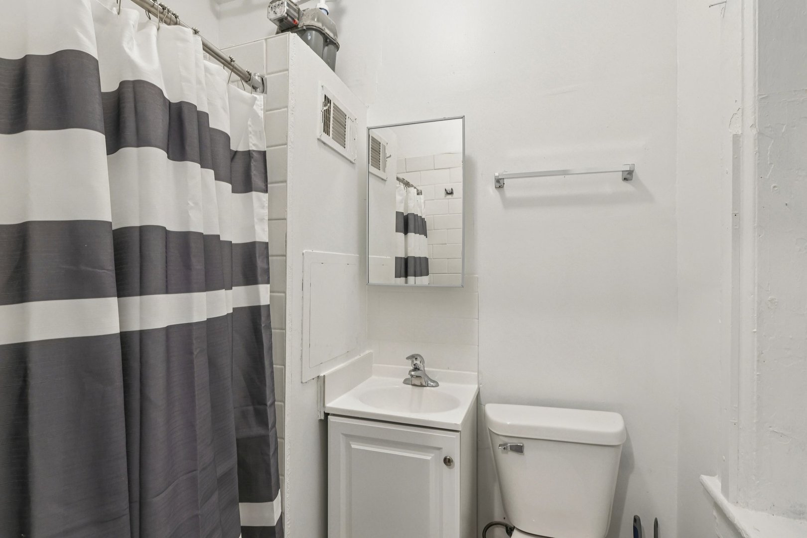 1908 S Loomis Street Property Photo 23