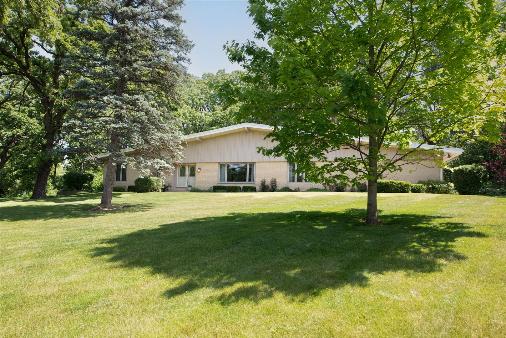 1196 Nottingham Lane Property Photo 1