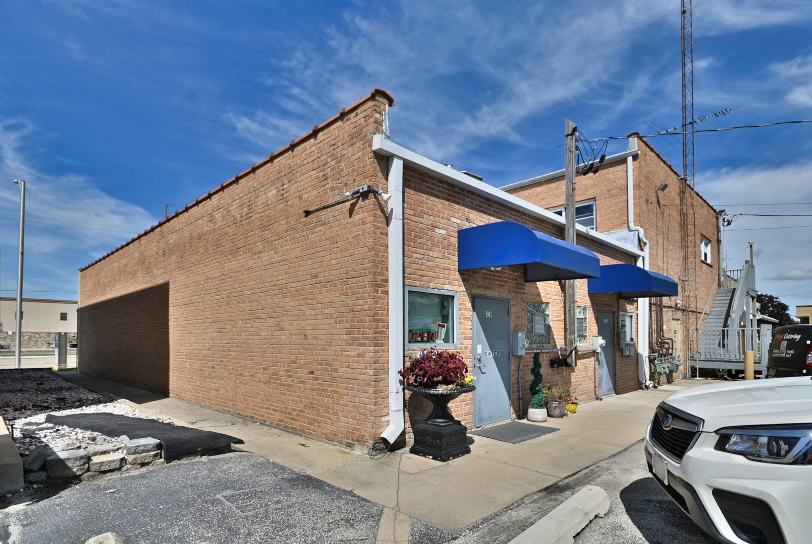 329-31 N Addison Road Property Photo 8