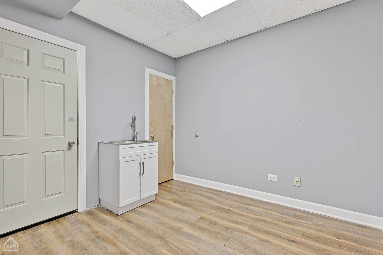8036 S Western Avenue Property Photo 8